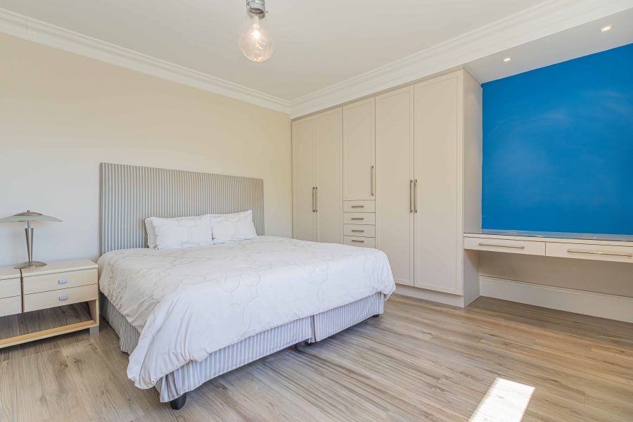 4 Bedroom Property for Sale in Fresnaye Western Cape